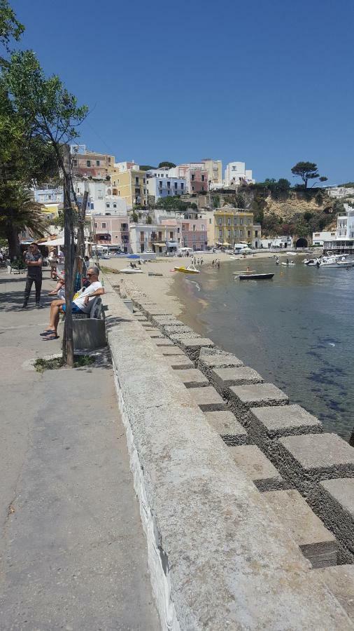 La Casa Sugli Archi Hotel Ponza Exterior foto
